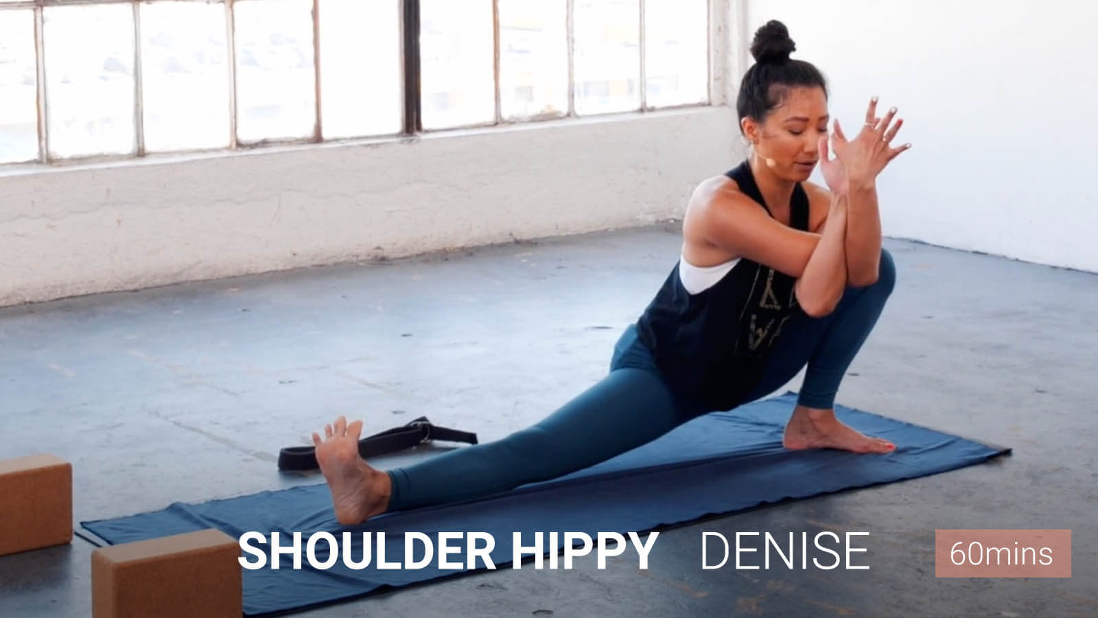 .<b>Shoulder</b> Hippy.